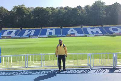 60-летний фанат из Ташкента доехал до стадиона киевского 