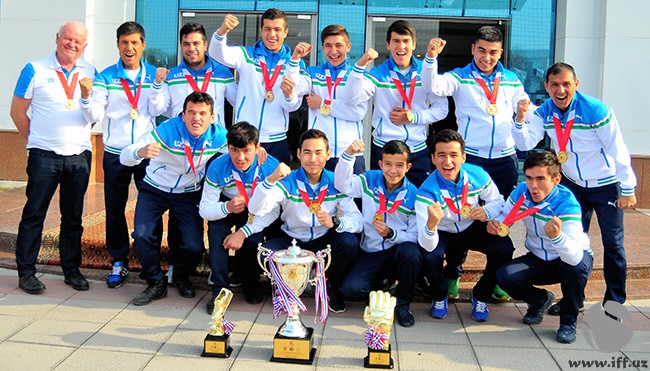 Награждены члены сборной Узбекистана ставшей Чемпионом мира по футзалу среди слабослышаших