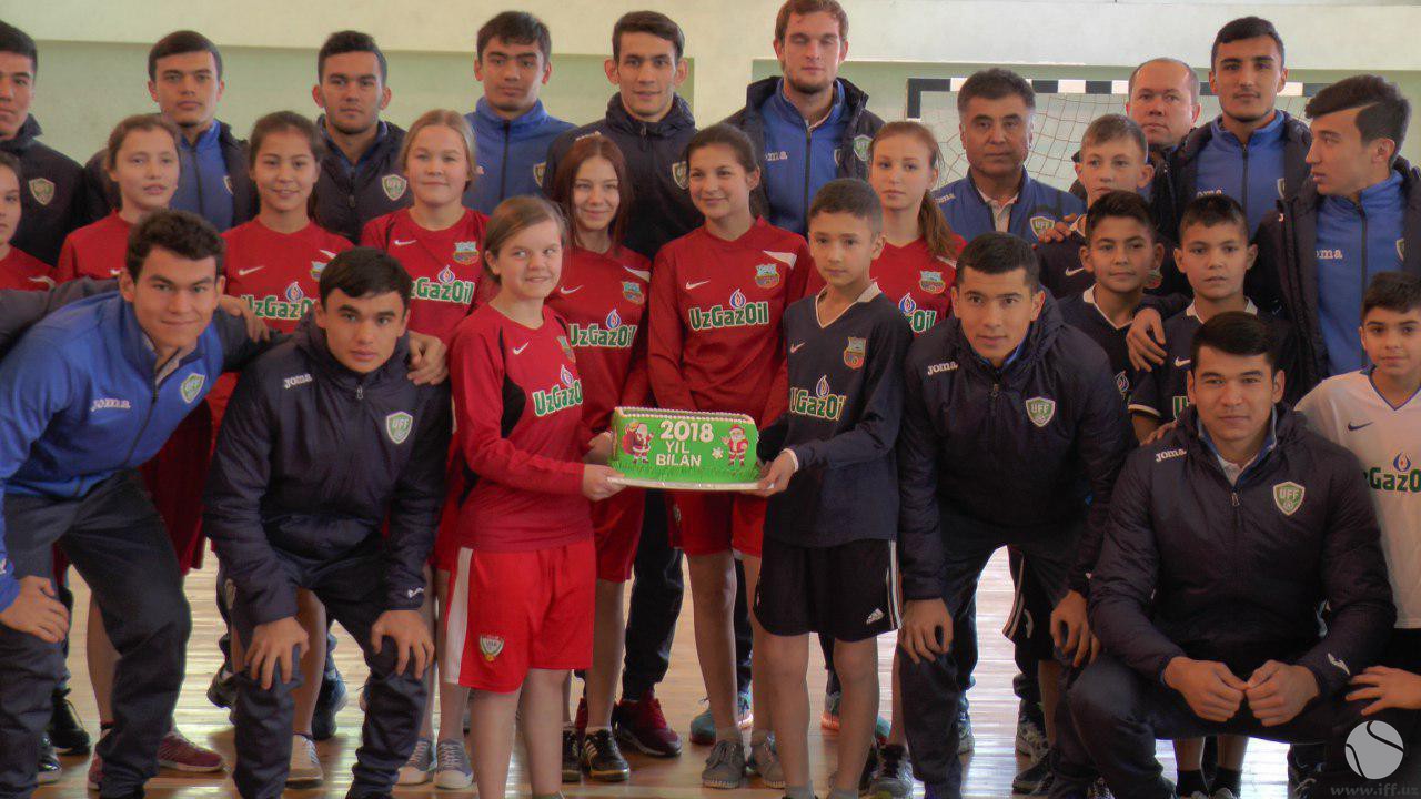 Сборная Узбекистана U-23 посетила дом милосердия
