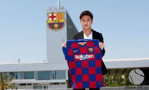 «Барселона» объявила о переходе 20-летнего японца