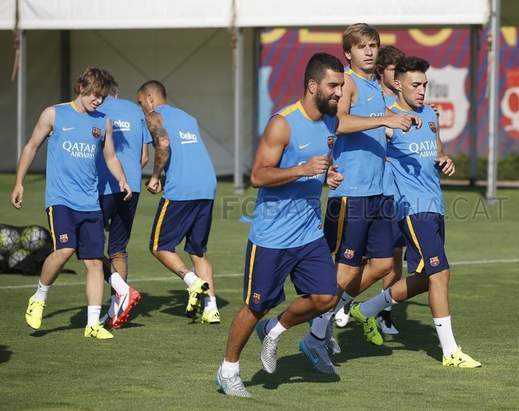 «Барселона» жамоани тарк этадиган футболчилар рўйхатини эълон қилди