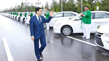 94 автомобиля Toyota Camry GL Executive подарил золотым медалистам Азиады президент Туркменистана