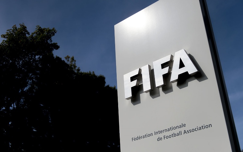 ФИФА ганалик ҳакамни футболдан бир умрга четлатди
