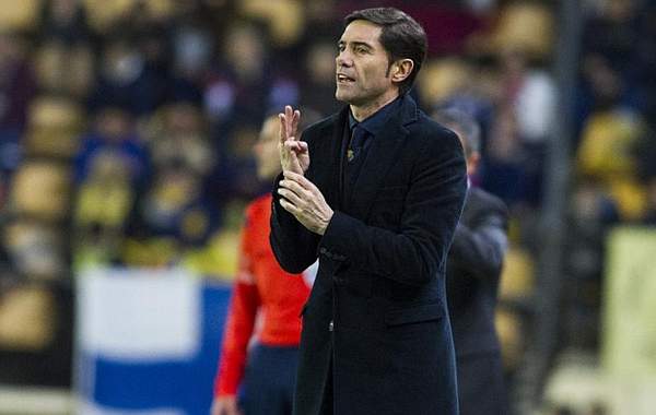 Тренер «Валенсии» пропустит матч с «Барселоной» из-за дисквалификации