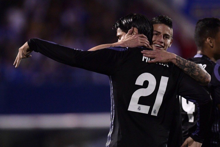 Мората стал первым испанцем, оформившим хет-трик за «Реал», с 2009 года